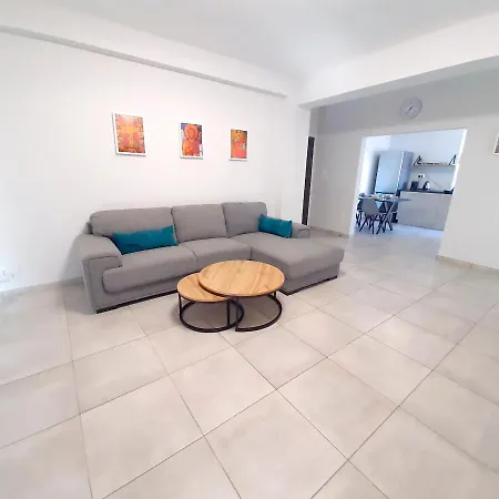 Sea Breeze Central, 2bed Apartment Limassol